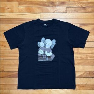 Size L - KAWS X Uniqlo Family Tee